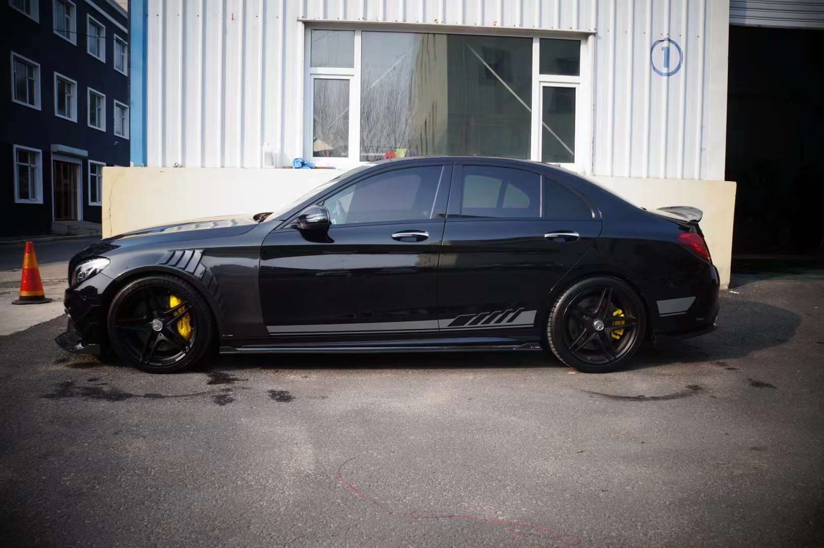 BENZ AMG C63 Dry Carbon Fiber Side Skirts - Amxnx