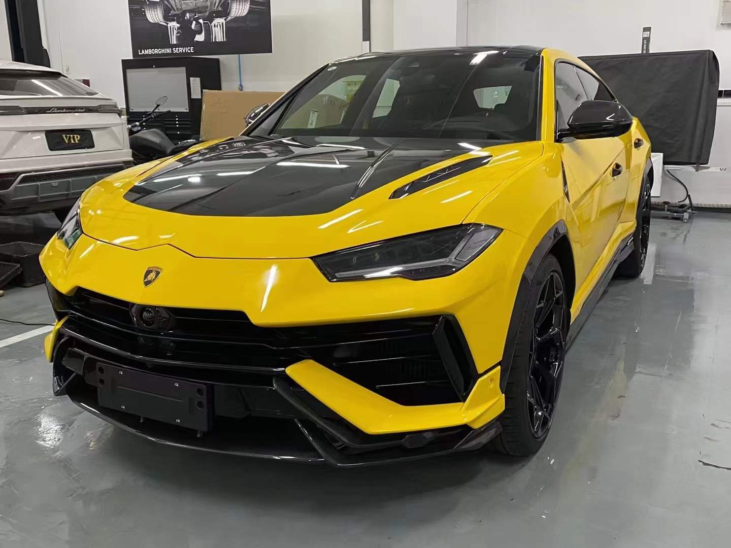 LAMBORGHINI URUS Dry carbon fiber Upgraded P-type hood