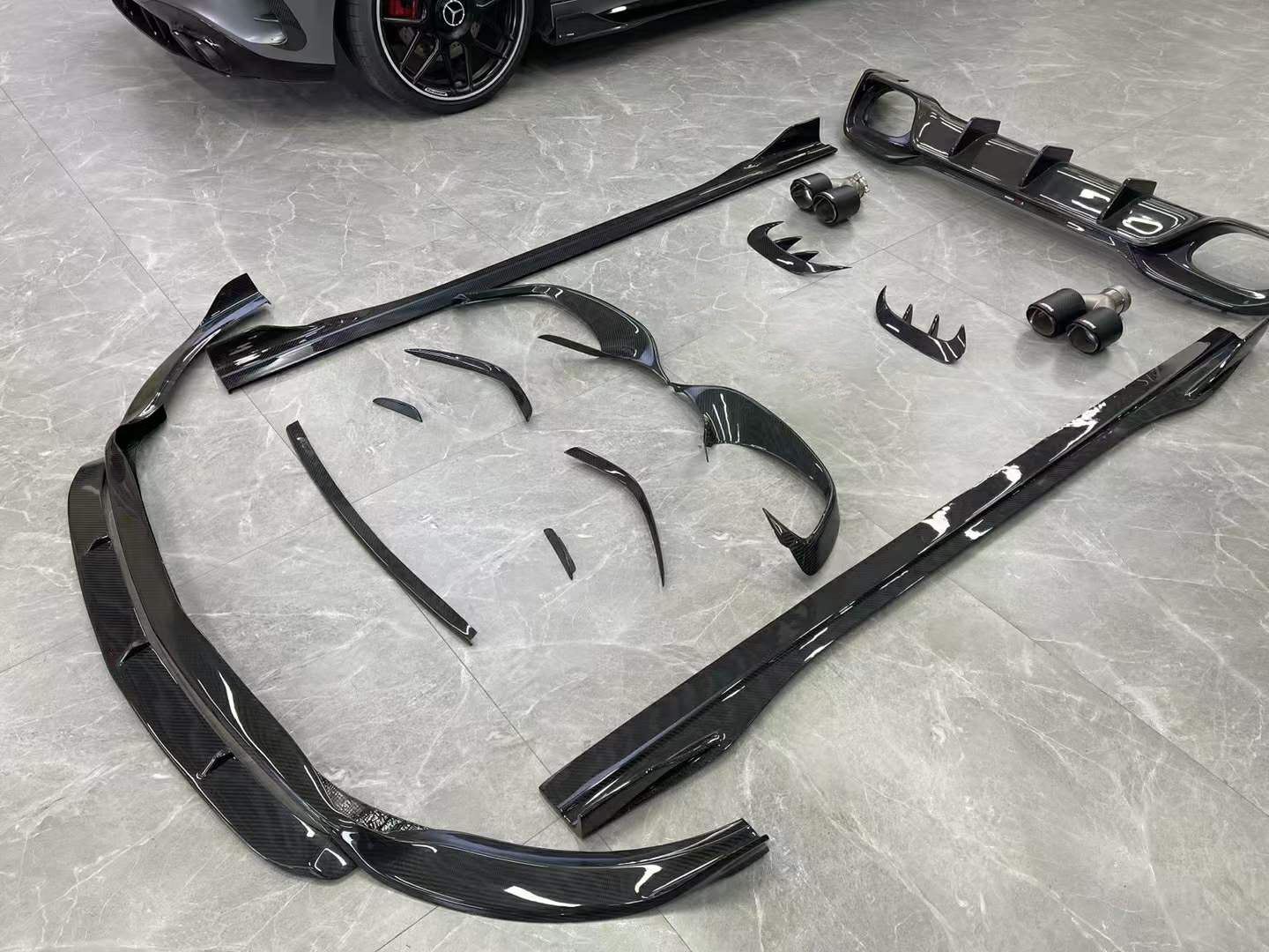 BENZ AMG A35/A35L Dry carbon fiber rear lip - Amxnx