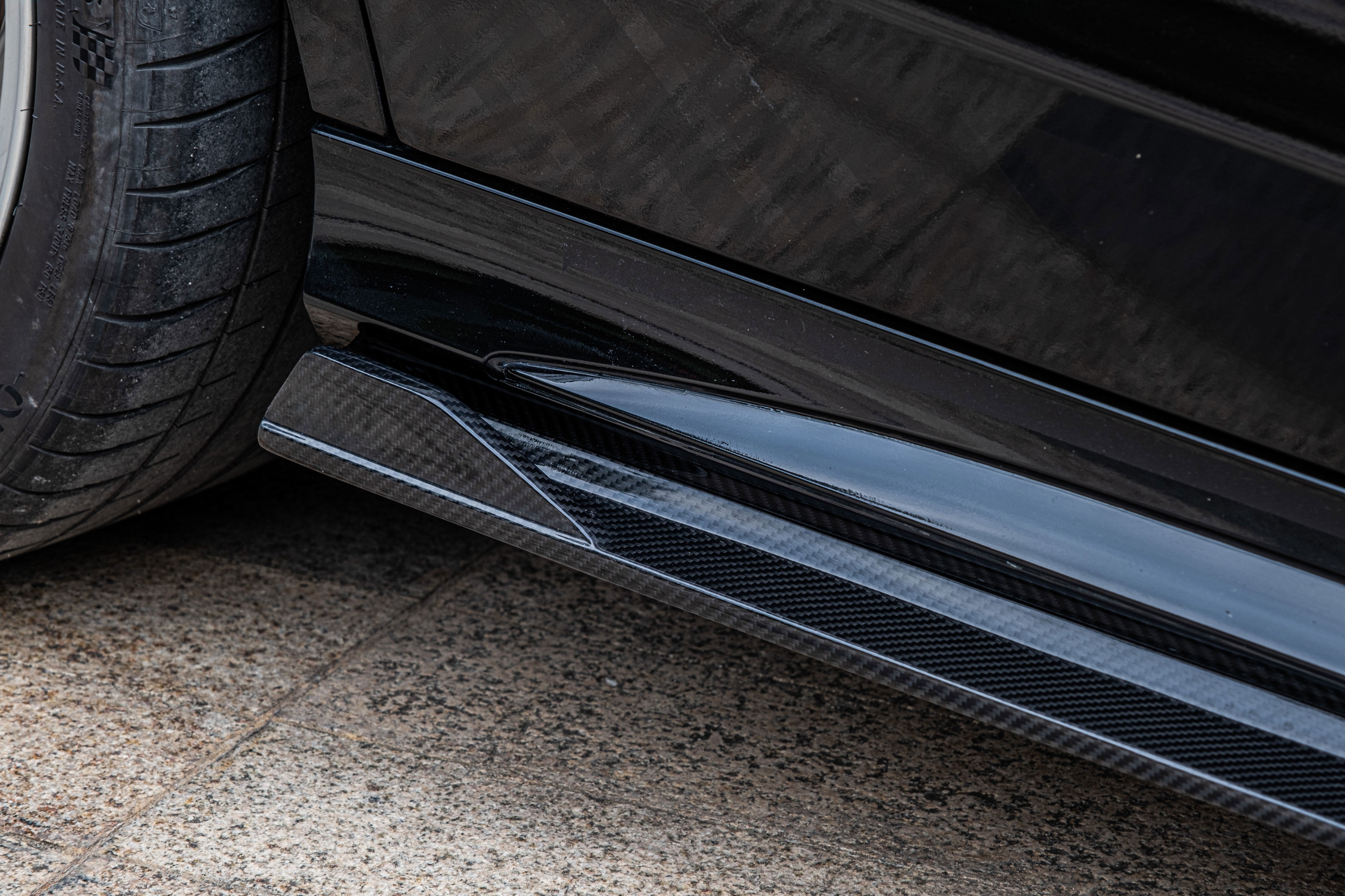 BENZ AMG C63 Dry Carbon Fiber Side Skirts - Amxnx