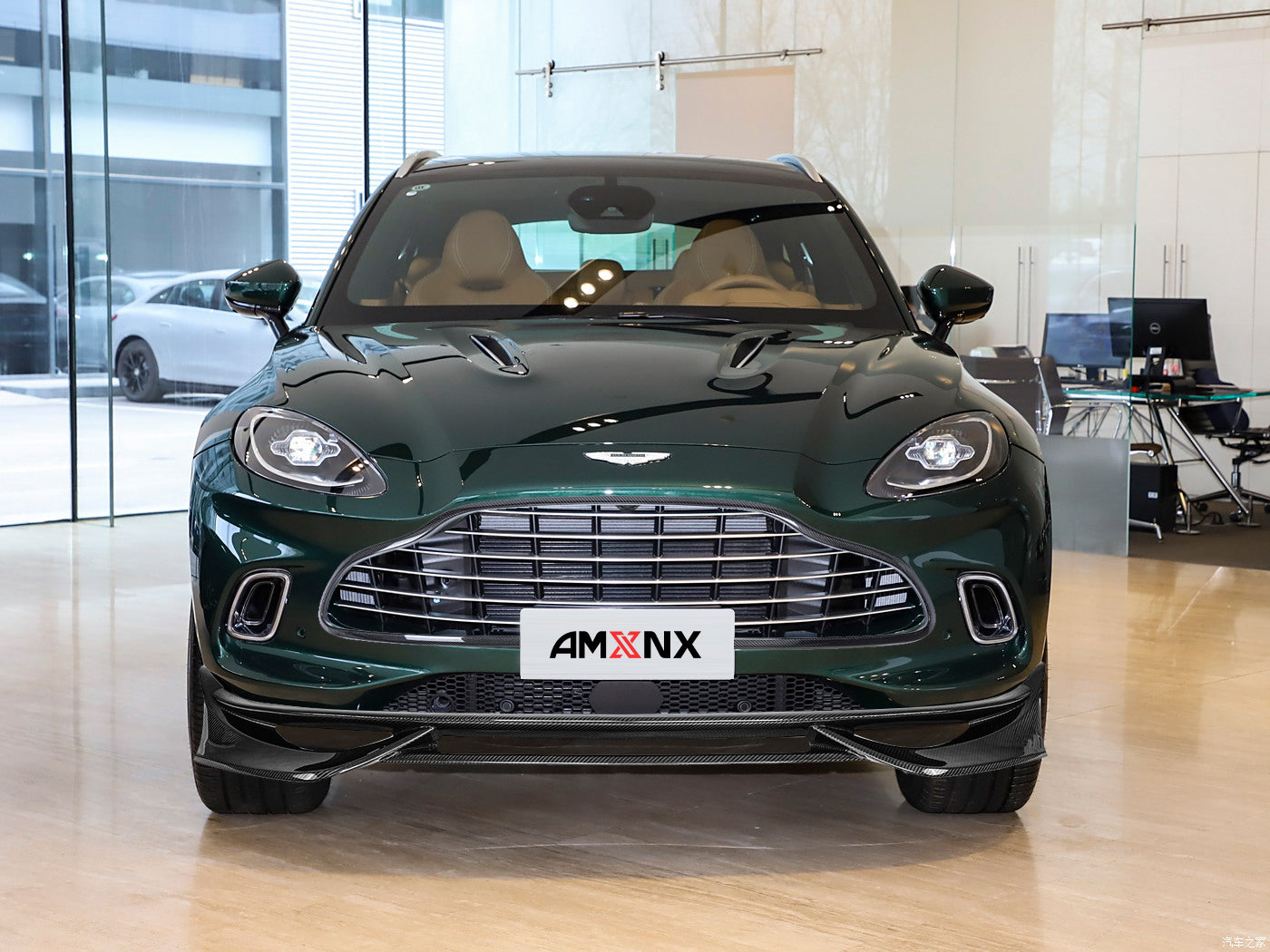 ASTON MARTIN Dry DBX carbon fiber center grille