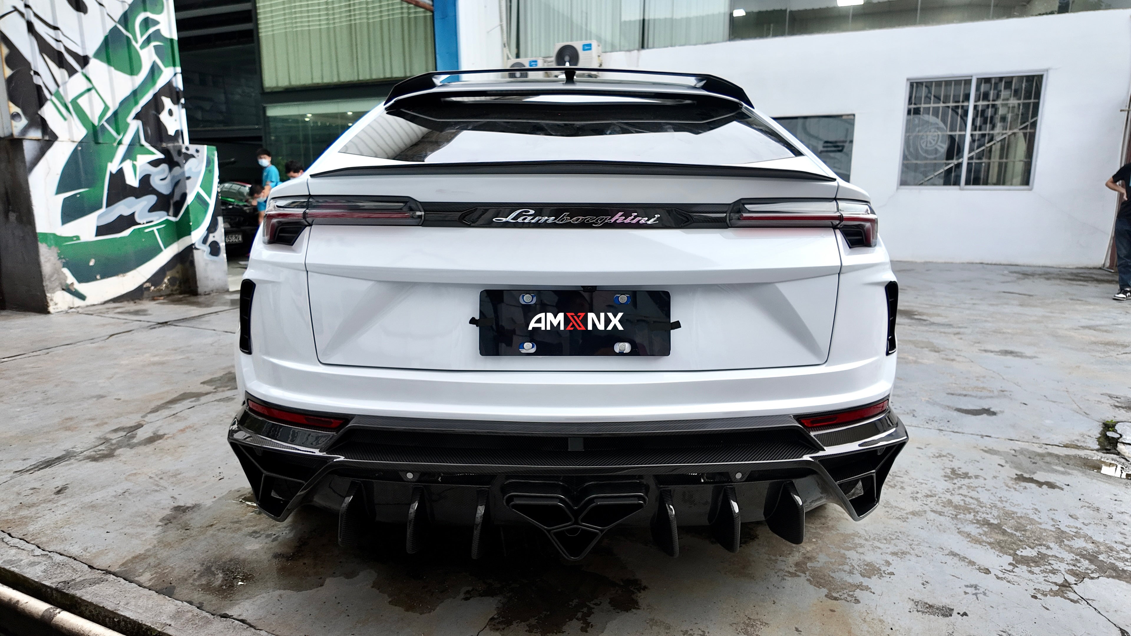 LAMBORGHINI URUS Dry carbon fiber SM Style Rear Bumper