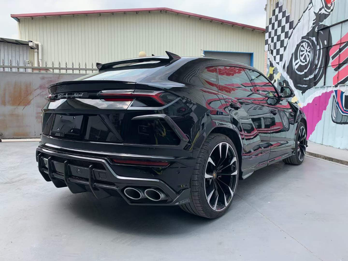 LAMBORGHINI URUS Dry carbon fiber STOP Style Top Wing