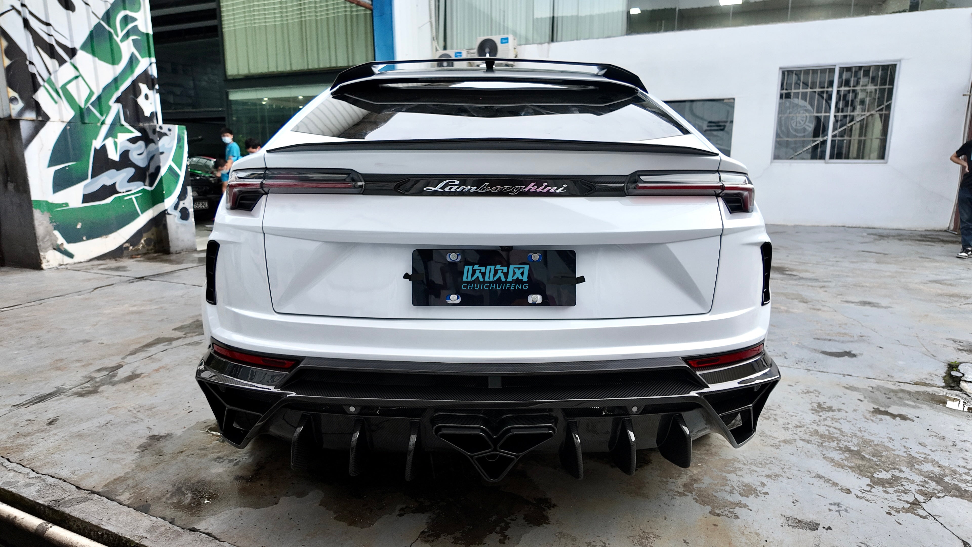 LAMBORGHINI URUS Dry carbon fiber SM Style Top Wing