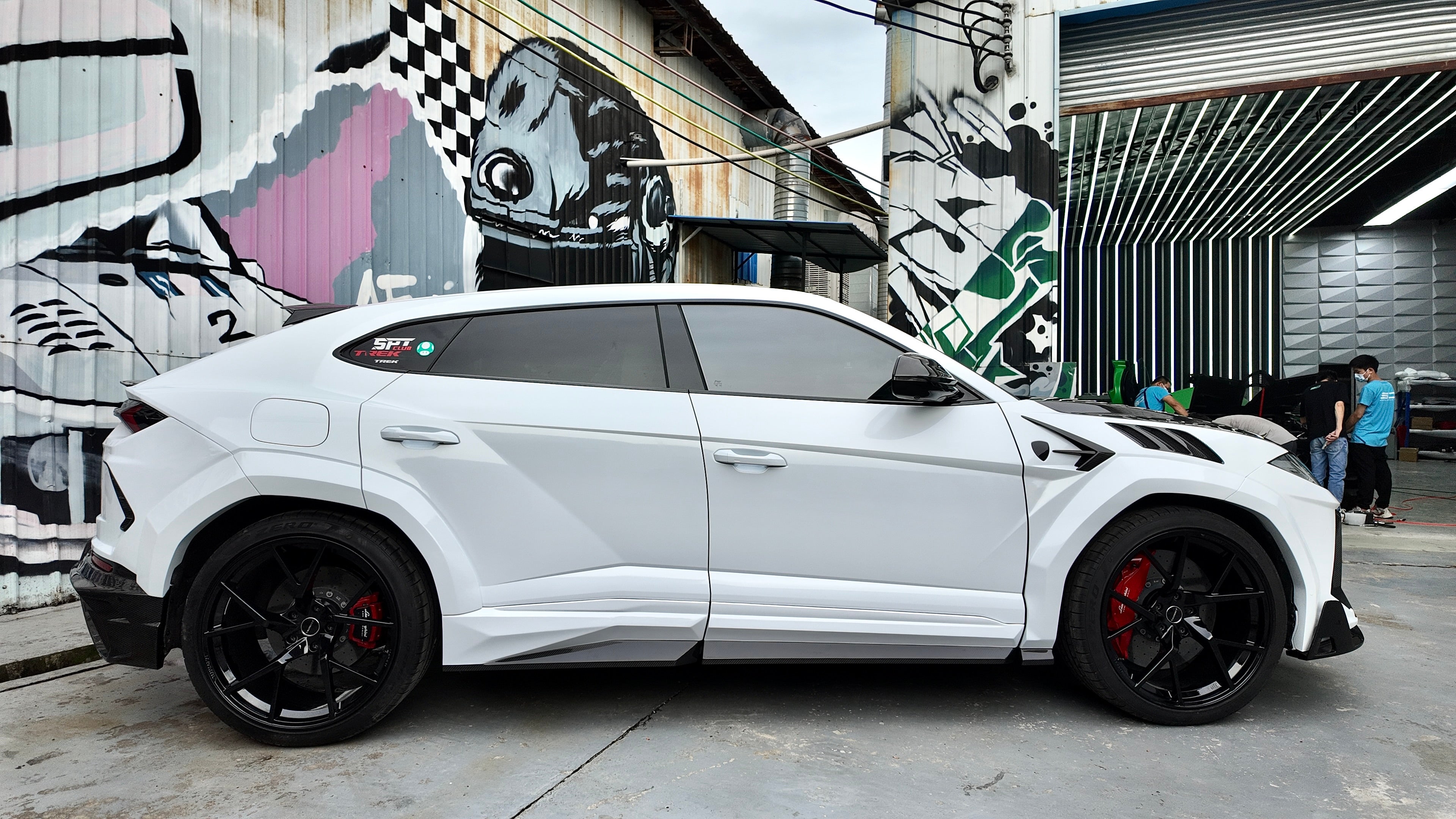 LAMBORGHINI URUS Dry carbon fiber SM Style Side skirts + wide body