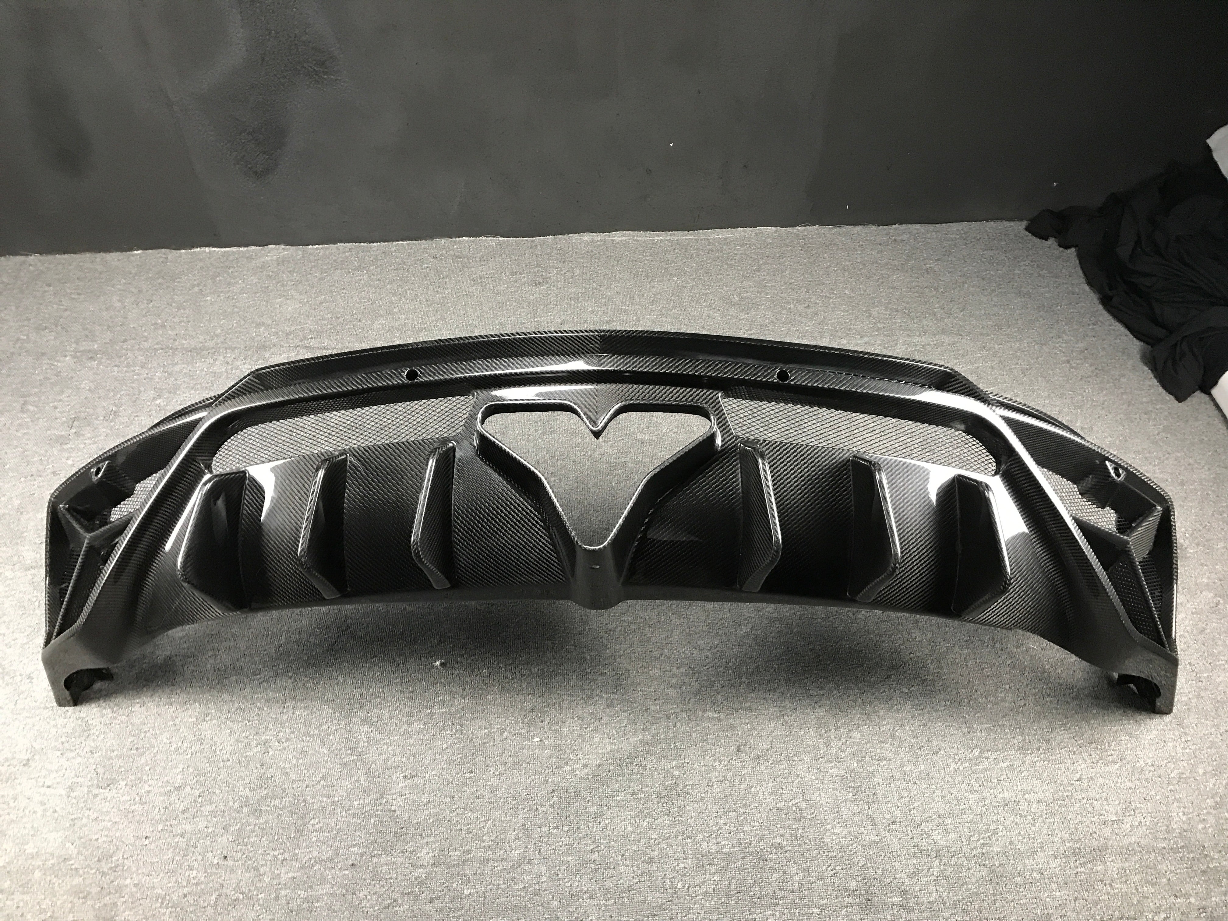 LAMBORGHINI URUS Dry carbon fiber SM Style Rear Bumper