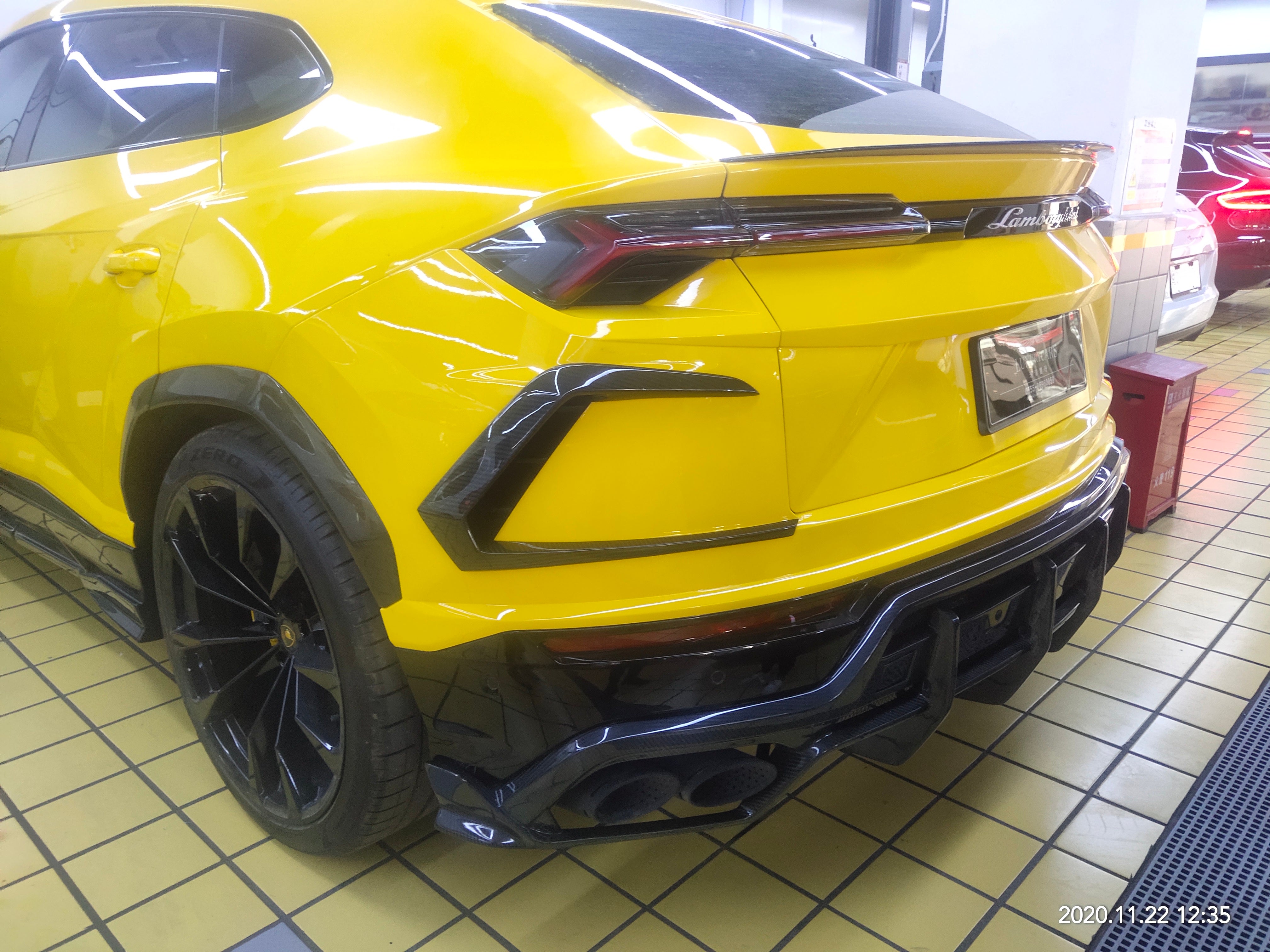 LAMBORGHINI URUS Dry carbon fiber STOP Style Rear side air vents