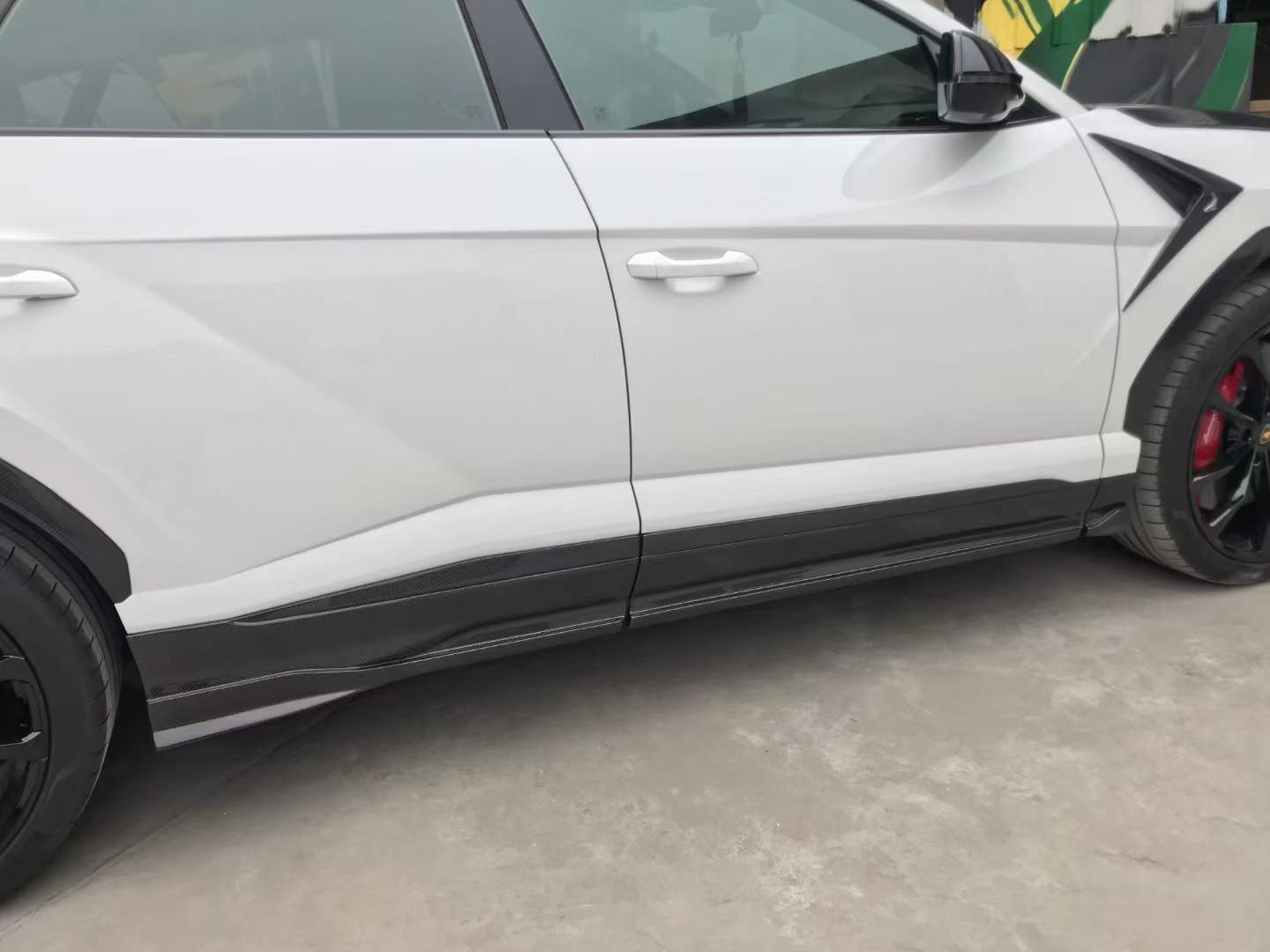 LAMBORGHINI URUS Dry carbon fiber STOP Style Side Skirts