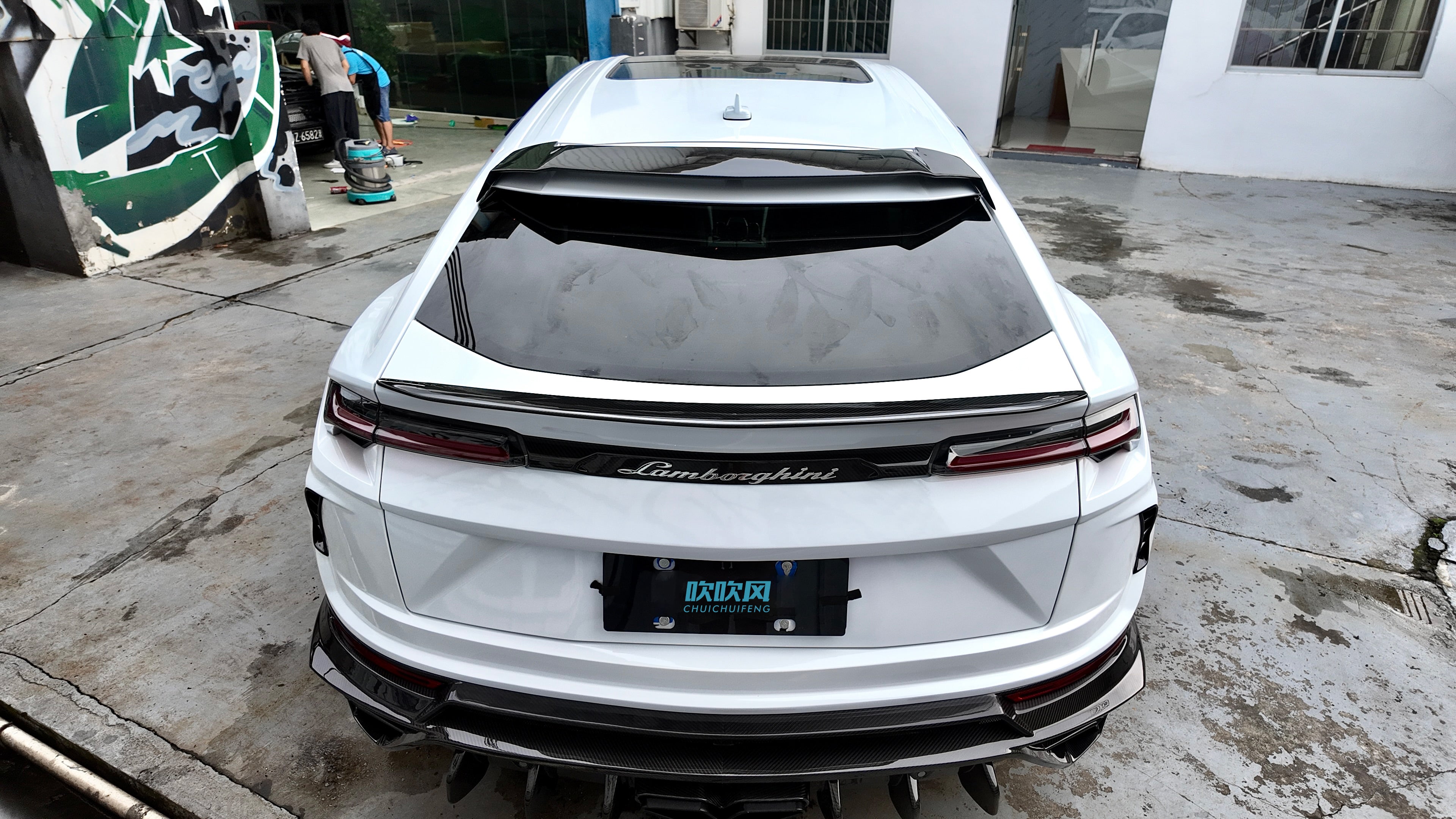 LAMBORGHINI URUS Dry carbon fiber SM Style Top Wing