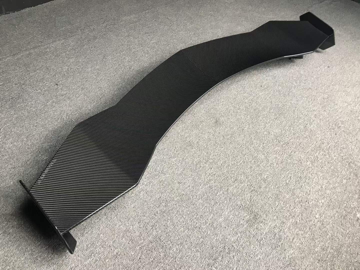 LAMBORGHINI URUS Dry carbon fiber SM Style GT Large Rear Wing