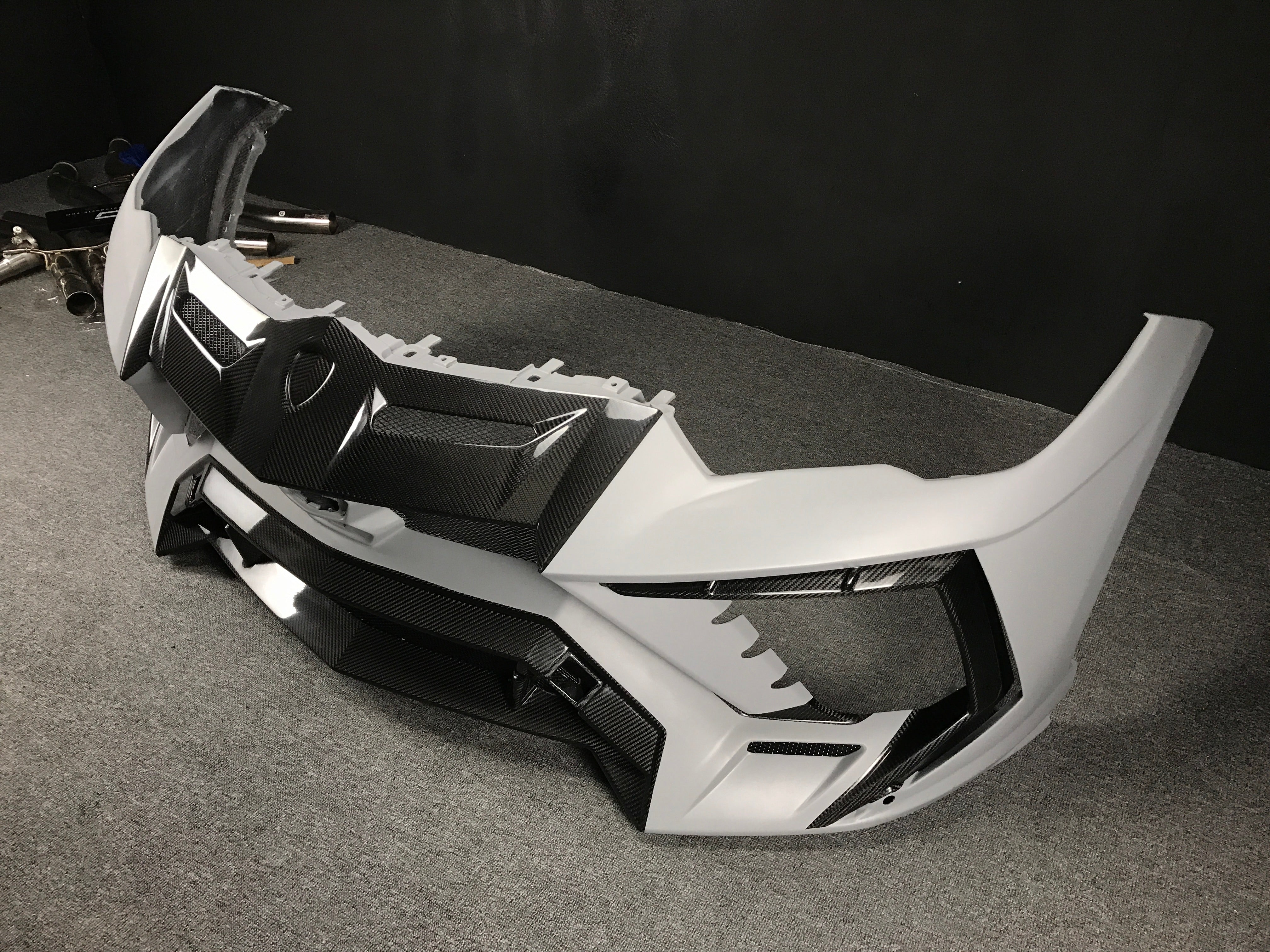 LAMBORGHINI URUS Dry carbon fiber SM Style Front Bumper