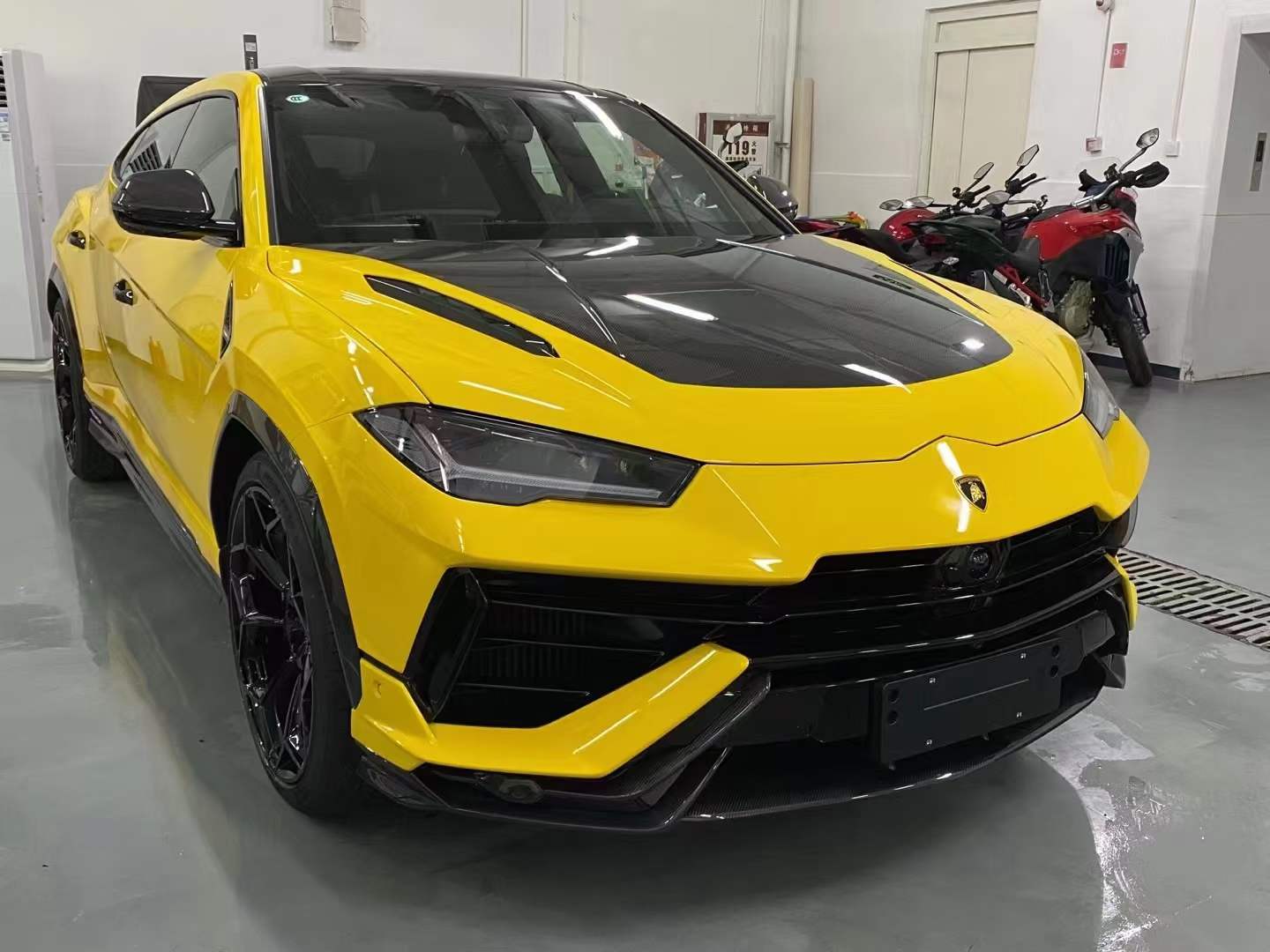 LAMBORGHINI URUS Dry carbon fiber Upgraded P-type hood