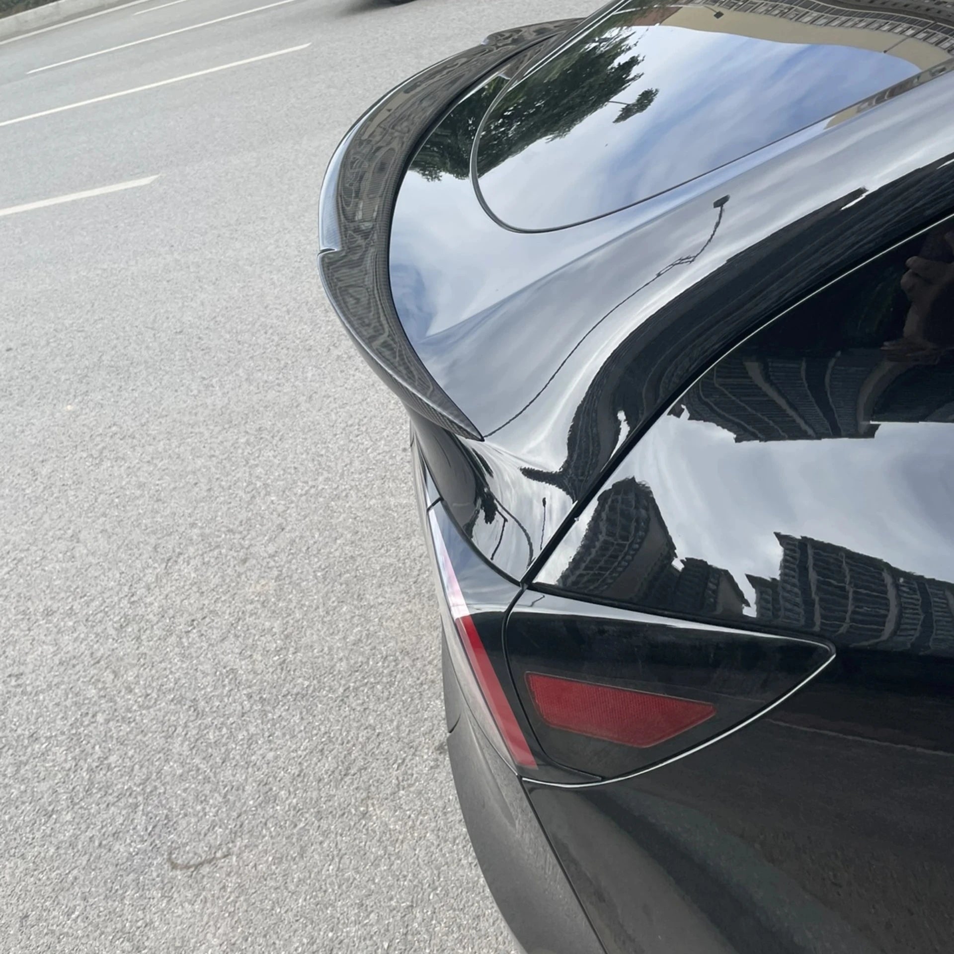 TESLA MODEL Y Dry Carbon Fiber Rear Roof Spoiler Wing For 2021-UP